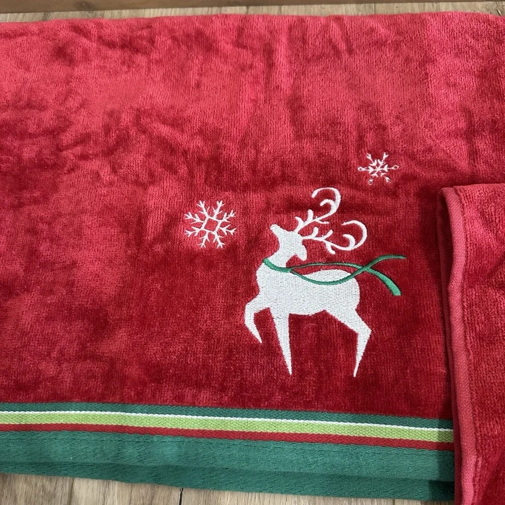 VTG Bed Bath & Beyond Christmas Towel & Hand Towel Set NEW Red Reindeer Stocking
